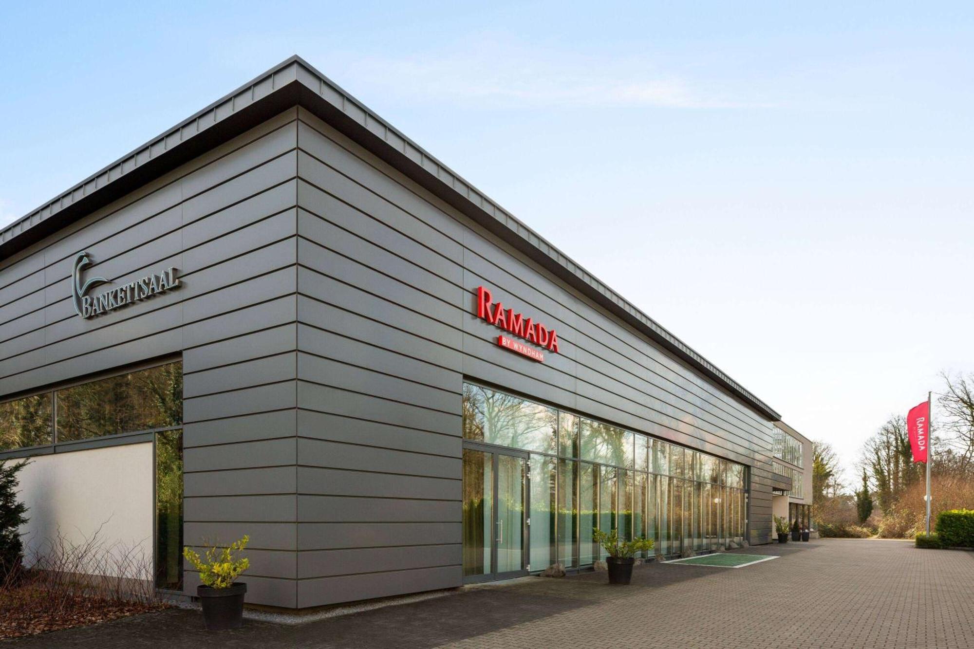 Ramada By Wyndham Duesseldorf Ratingen Exterior foto
